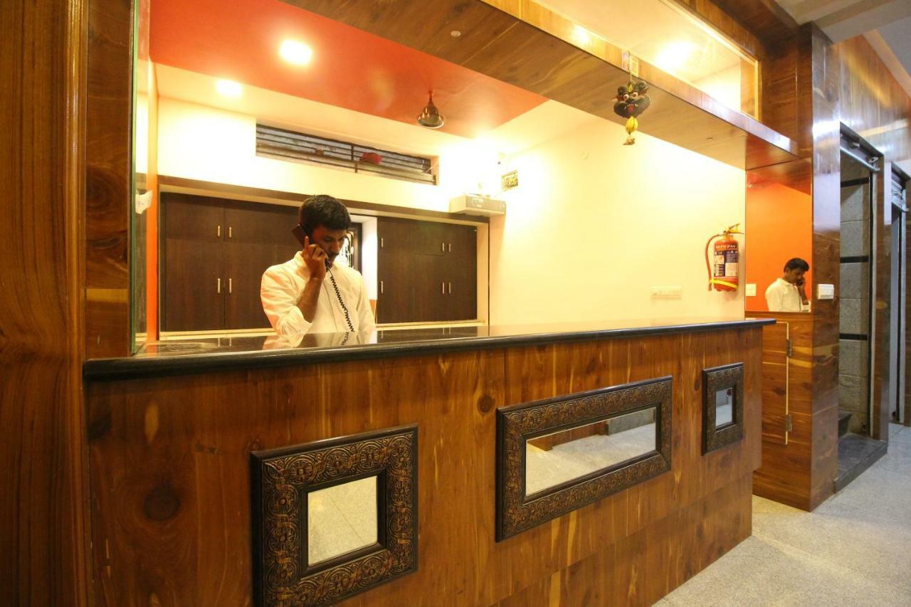 Oyo Flagship 30734 Jeevan Lodge Shimoga Bagian luar foto