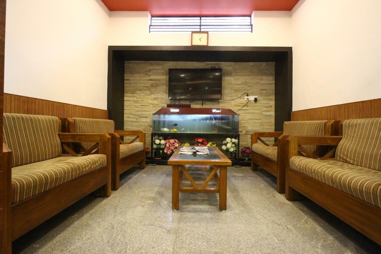 Oyo Flagship 30734 Jeevan Lodge Shimoga Bagian luar foto