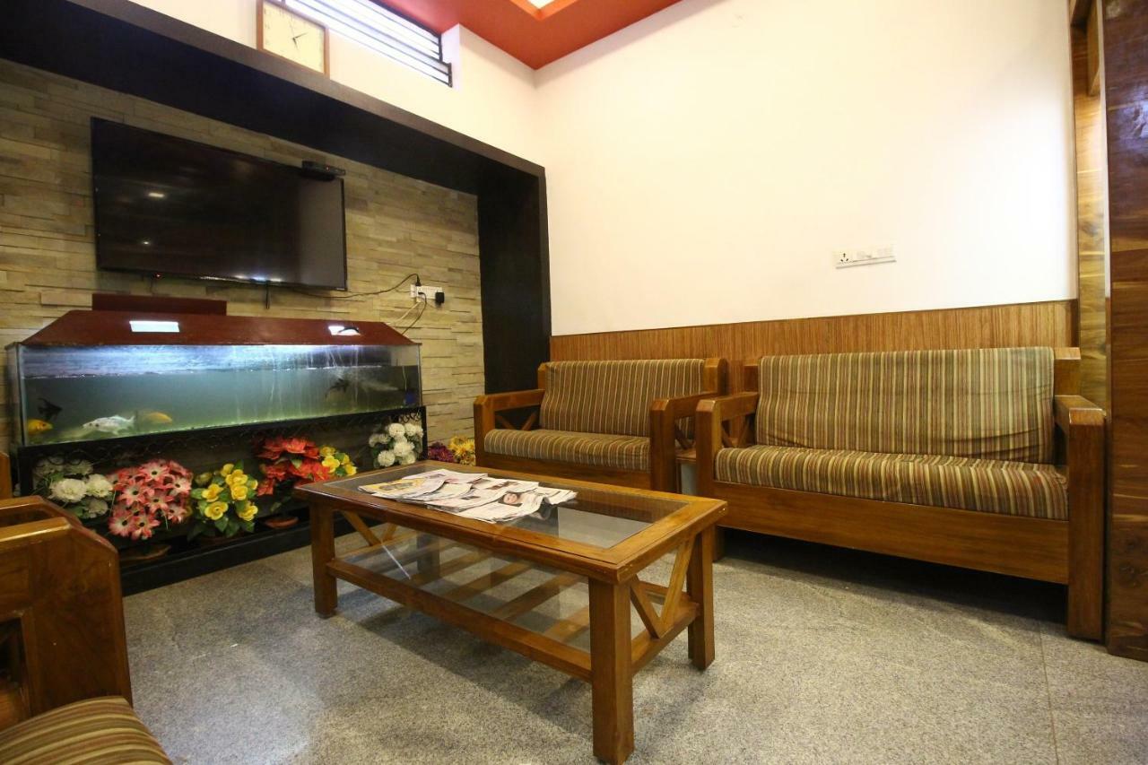 Oyo Flagship 30734 Jeevan Lodge Shimoga Bagian luar foto